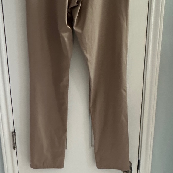 Travis Mathew Open To Close 2.0 Pant Khaki Men’s 30 Performance Wear Active Golf - Picture 10 of 15